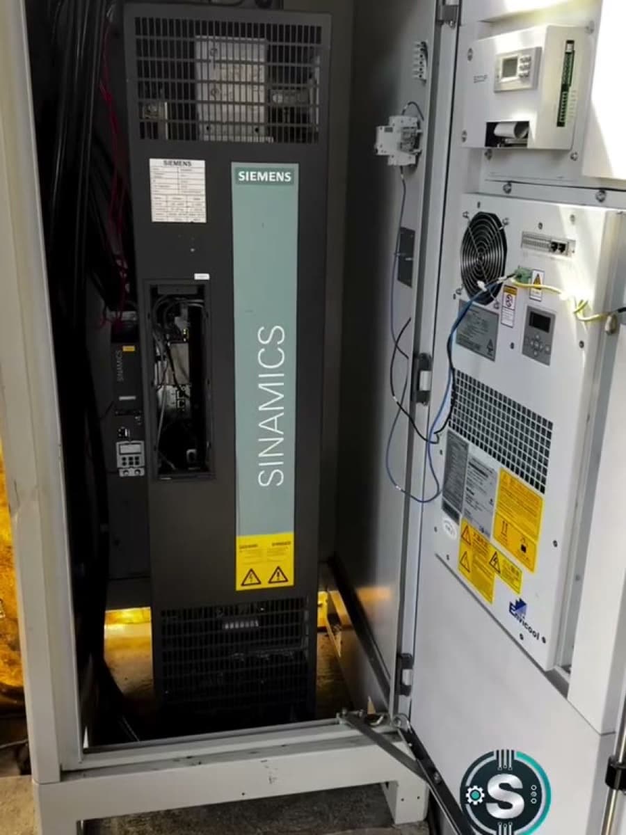 Variador Siemens SINAMICS de 350 HP en su gabinete